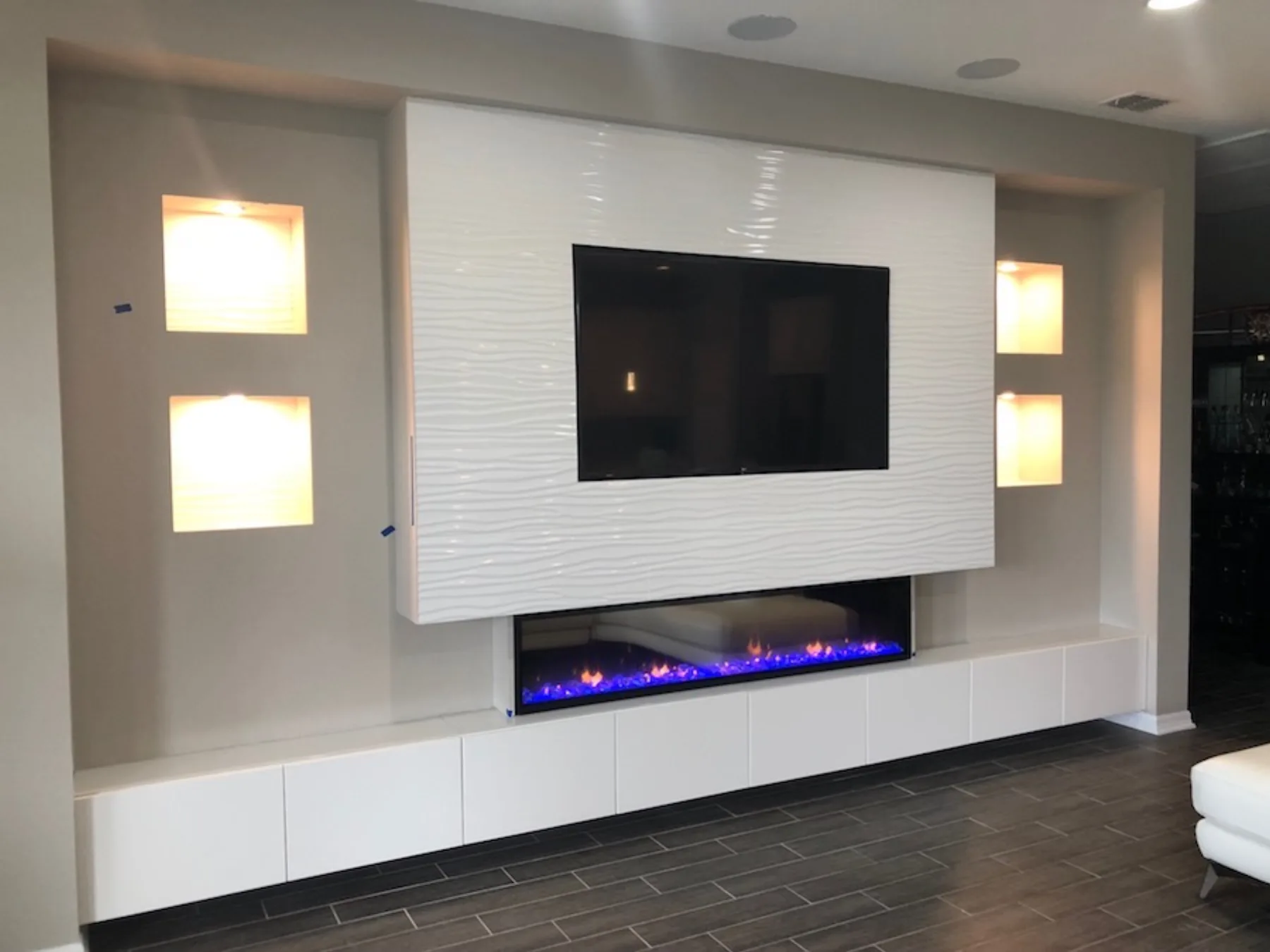 Custom crown molding installed by SWFL Carpenters in a Tampa home